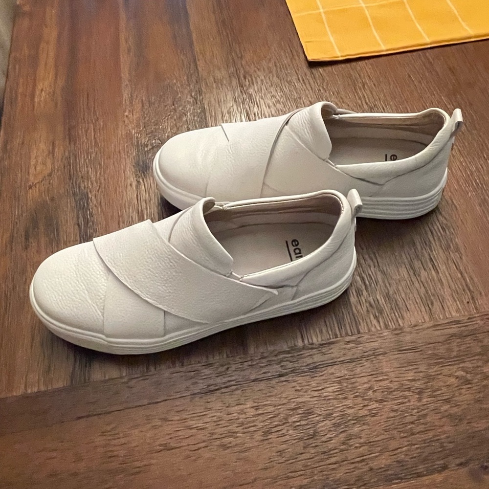 Earth brand slip on shoes